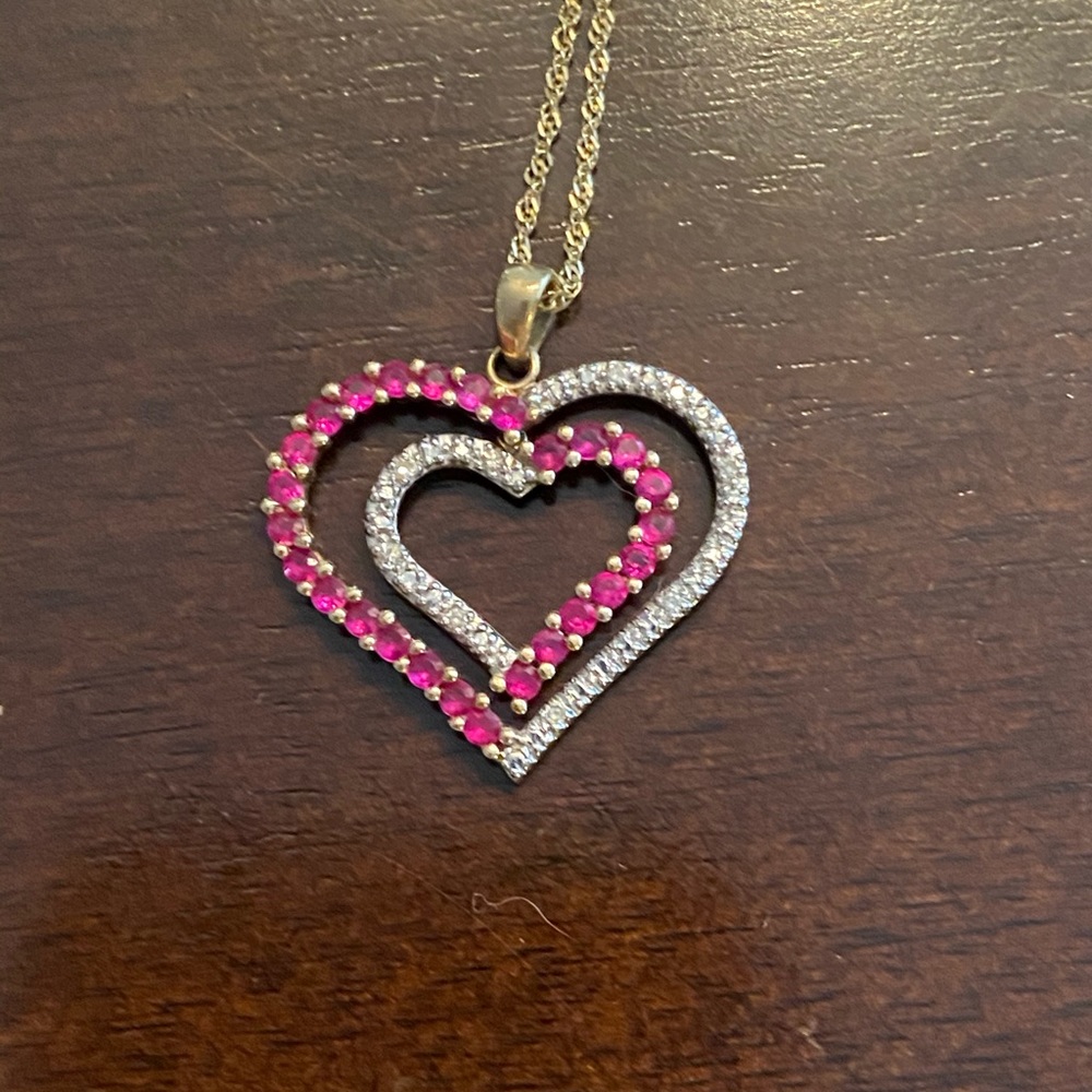 Beautiful diamond heart gold necklace
